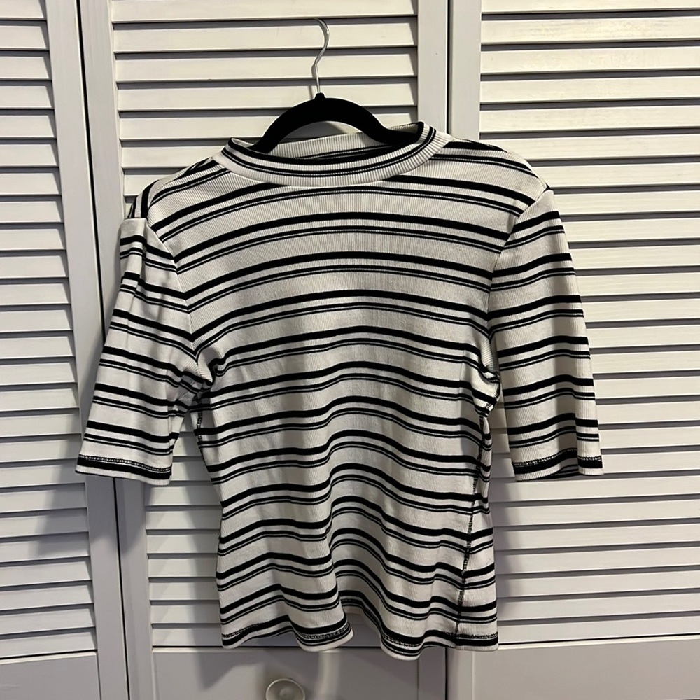 Maeve short sleeve mock neck top. Size small